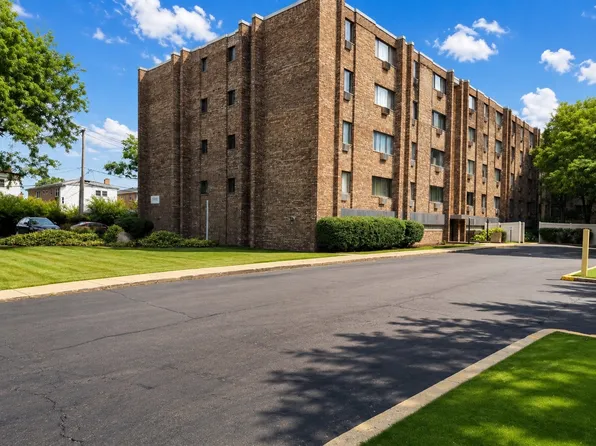 5306 N Cumberland Ave APT 521, Chicago, IL 60656