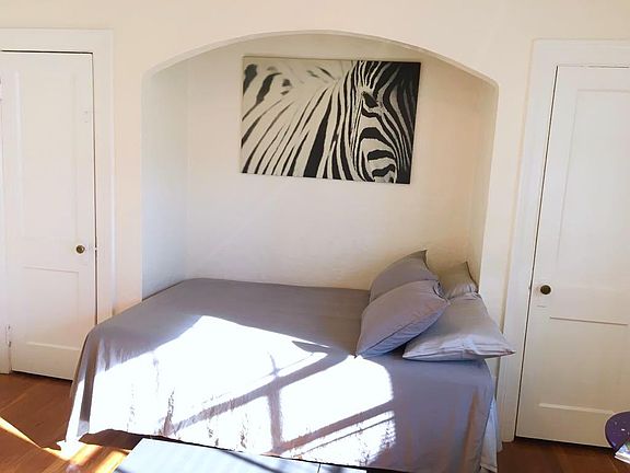 3rd image of 186 Waterman St APT 15