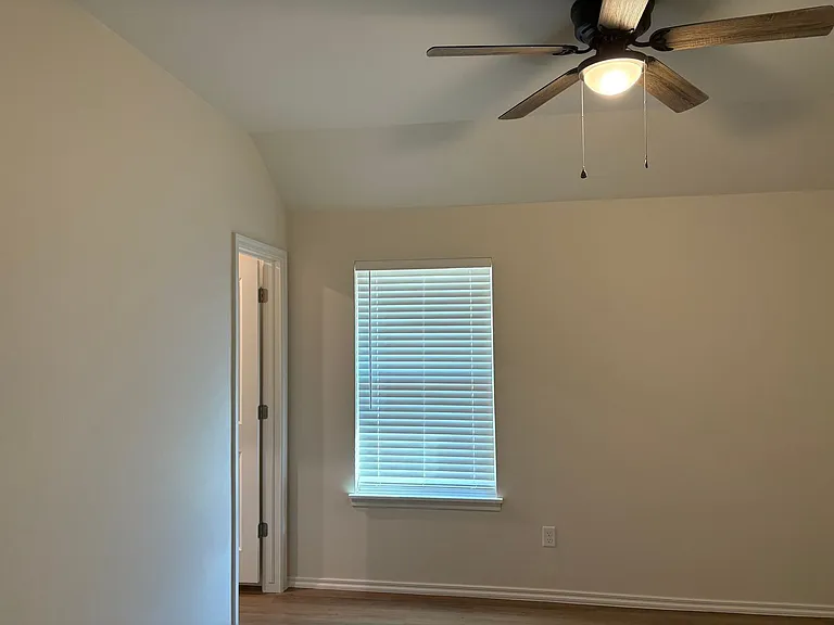 821 S Wilson Ave — Photo 8