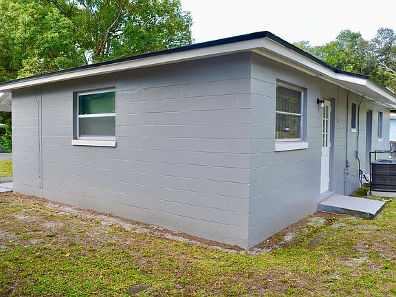 4th image of 4615 Fairleigh Ave