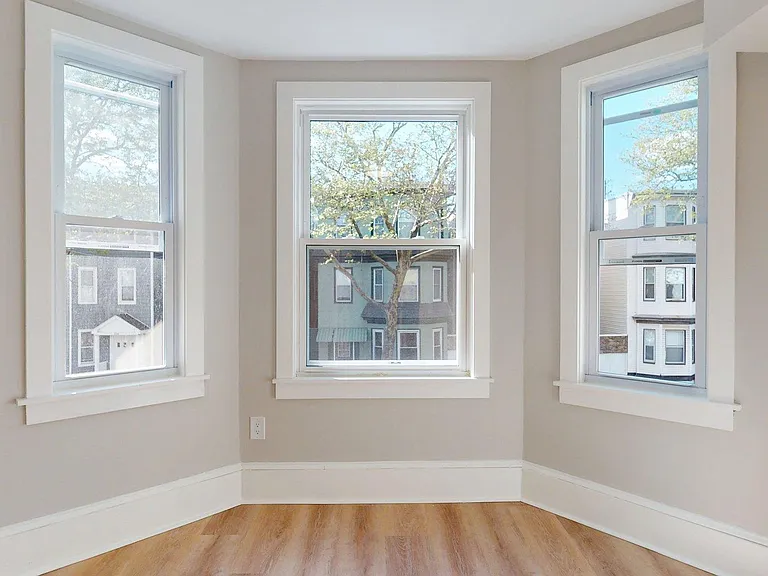 205 Chelsea St #2 — Photo 6