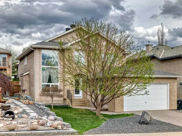 109 S Royal Crest Ter NW, Calgary, AB T3G 4M2