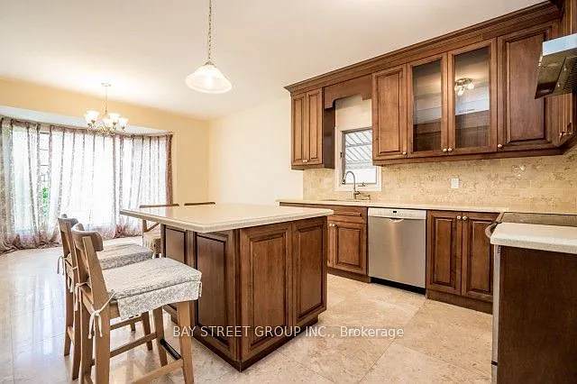 137 Helendale Ave — Photo 4