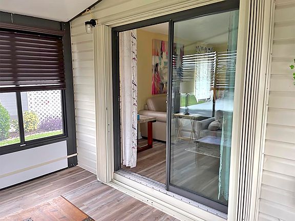 5th image of 884 Sun Bird Ln #884