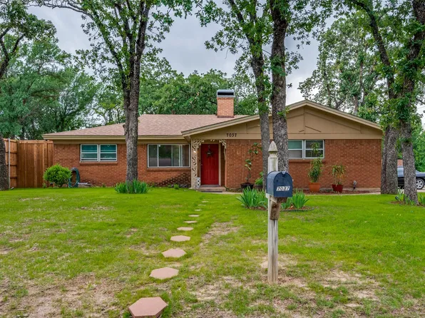 7037 Crabtree Ln, North Richland Hills, TX 76182