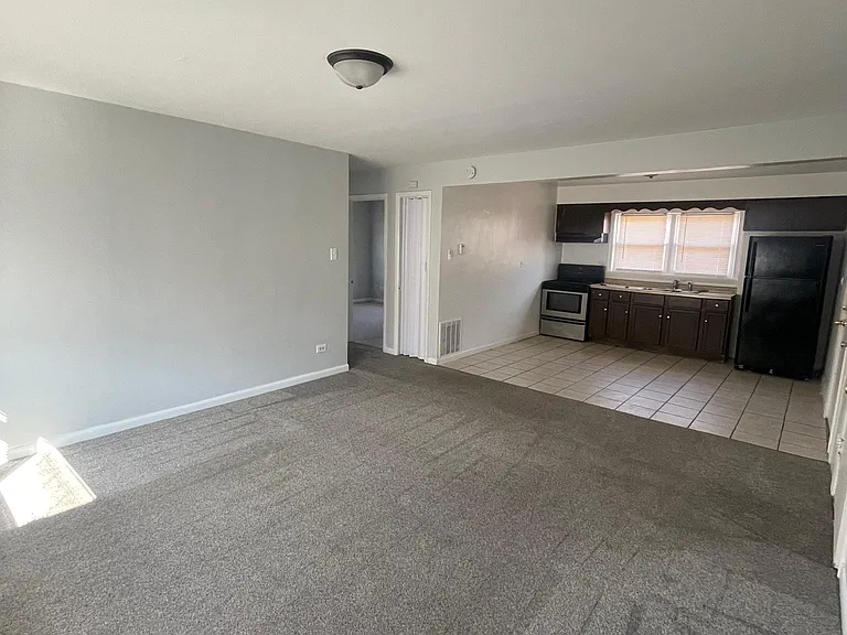 15032 Dorchester Ave #2W — Photo 2