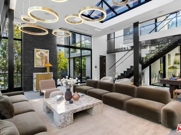 1317 Londonderry Pl, Los Angeles, CA 90069