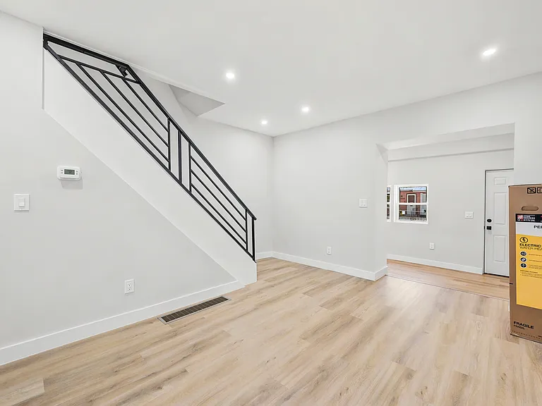474 E Penn St #1 — Photo 4