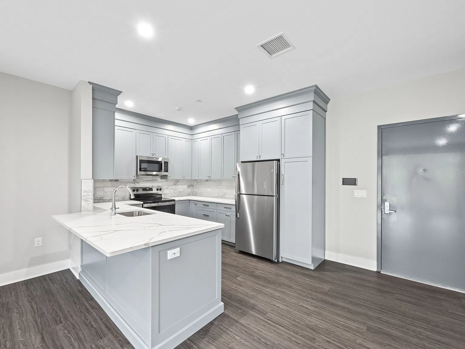 2 bed, 1196 sqft, $3,850 — Photo 4