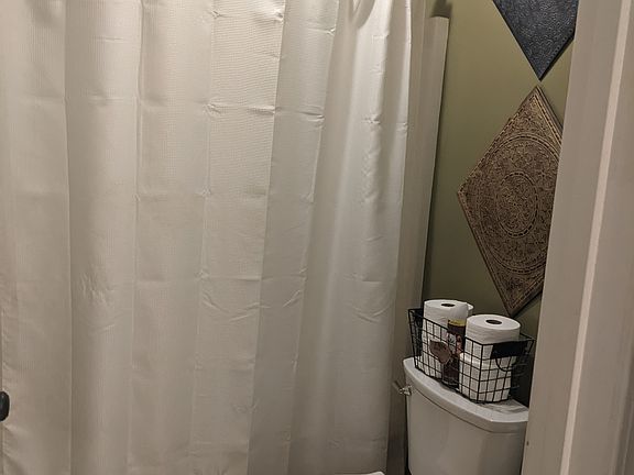 3rd image of 230 Sunview Dr