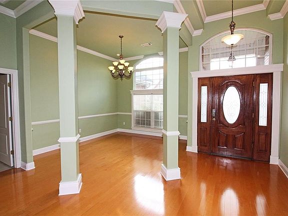 3rd image of 607 SE Jamaica Dr