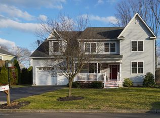 28 Tremont Dr, Neptune, NJ 07753