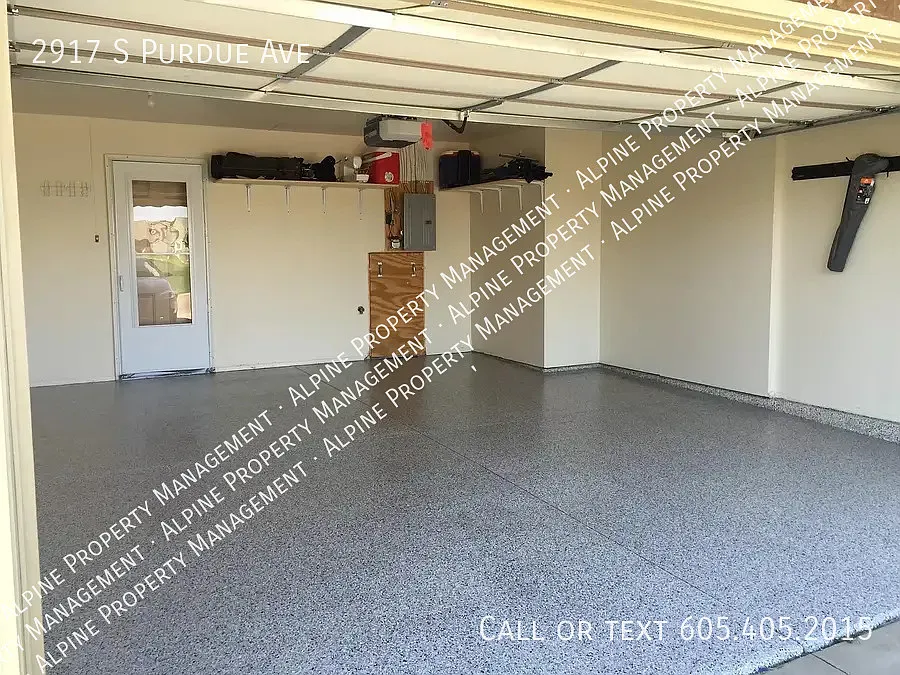 Beautiful West Side 3 Bed/2.5 Bath Townhome! — Photo 3