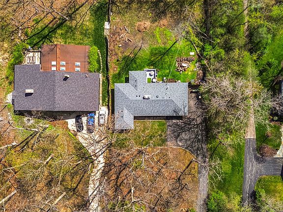 4th image of 219 E Sheridan Rd
