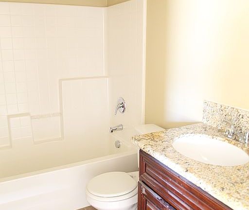 5th image of 3275 Nelson St