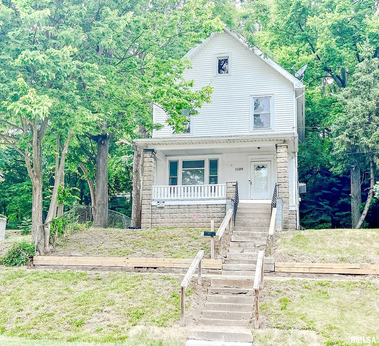 1509 NE Glendale Ave photo 1