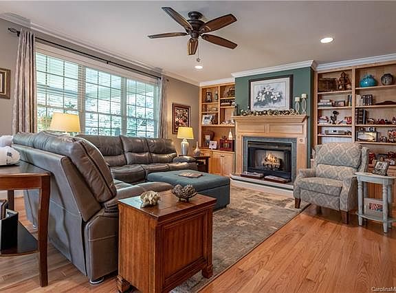 5th image of 105 Brookstone Dr