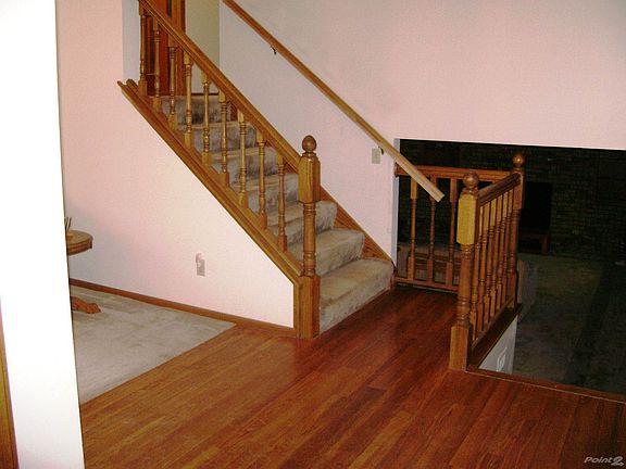 Large entry with hardwood floors