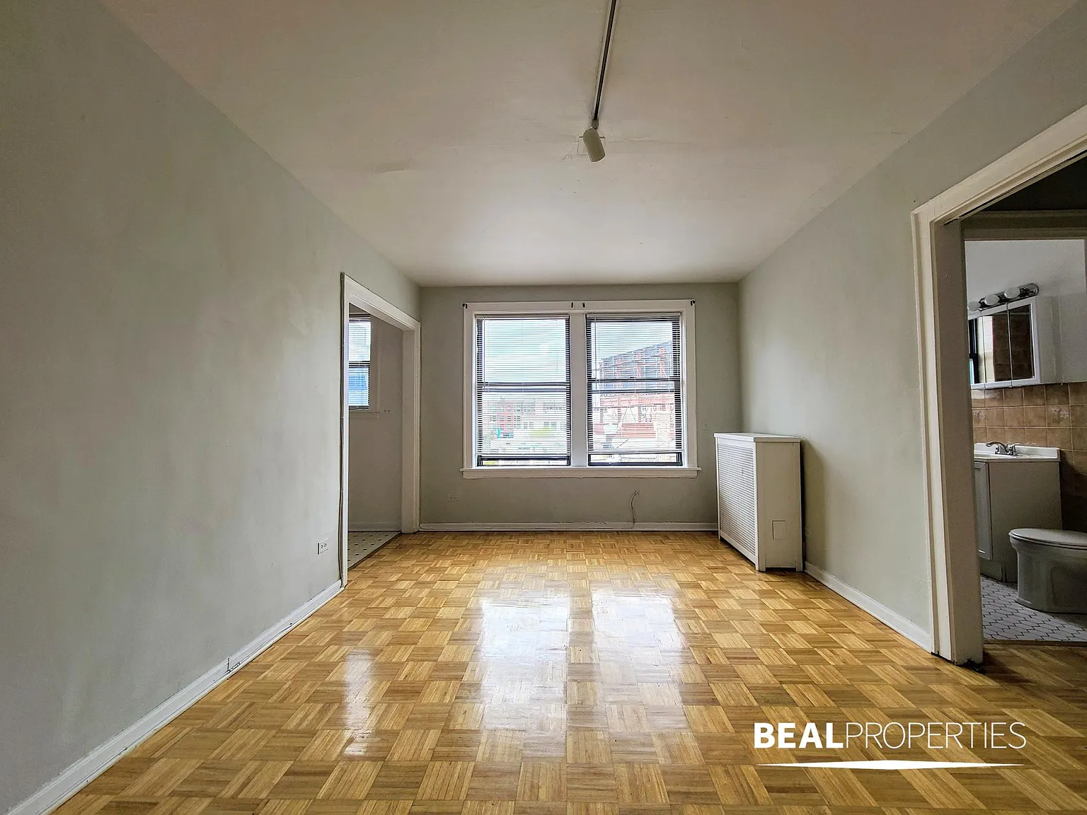 711 West Belmont — Photo 2