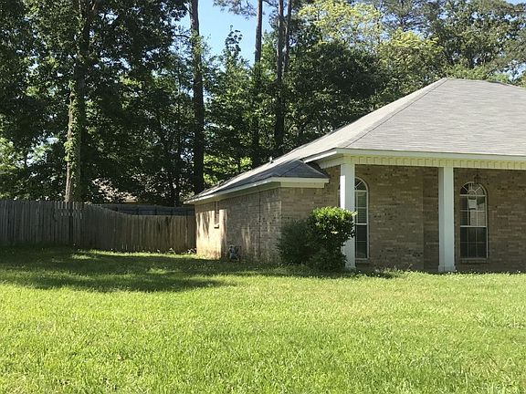 3rd image of 900 Eagles Nest Dr