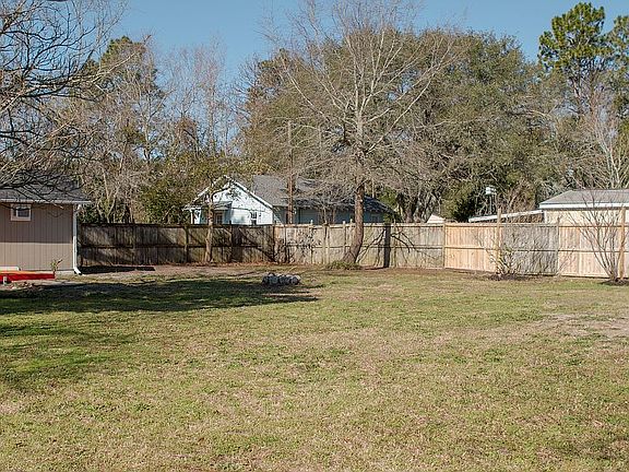 Spacious, fenced yard