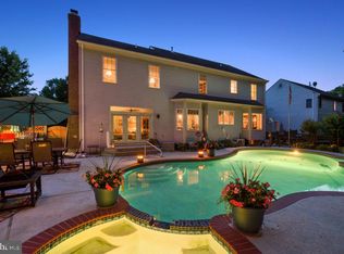 2806 Holland Ct, Alexandria, VA 22306