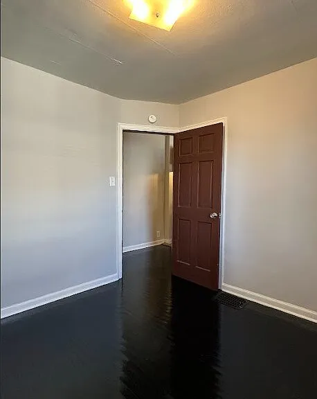 1303 N Gladstone Ave — Photo 10