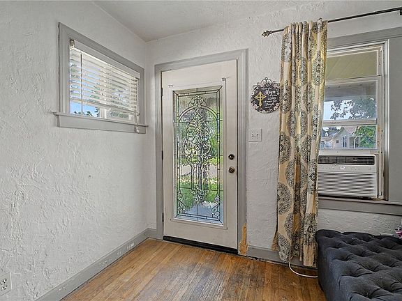 5th image of 955 Weng Ave