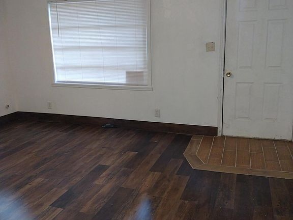 2nd image of 2320 Marguerite St