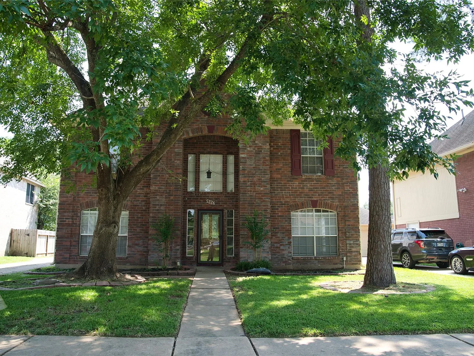 4 bed, 2.5 bath, 2665 sqft, $2,600 — Photo 1