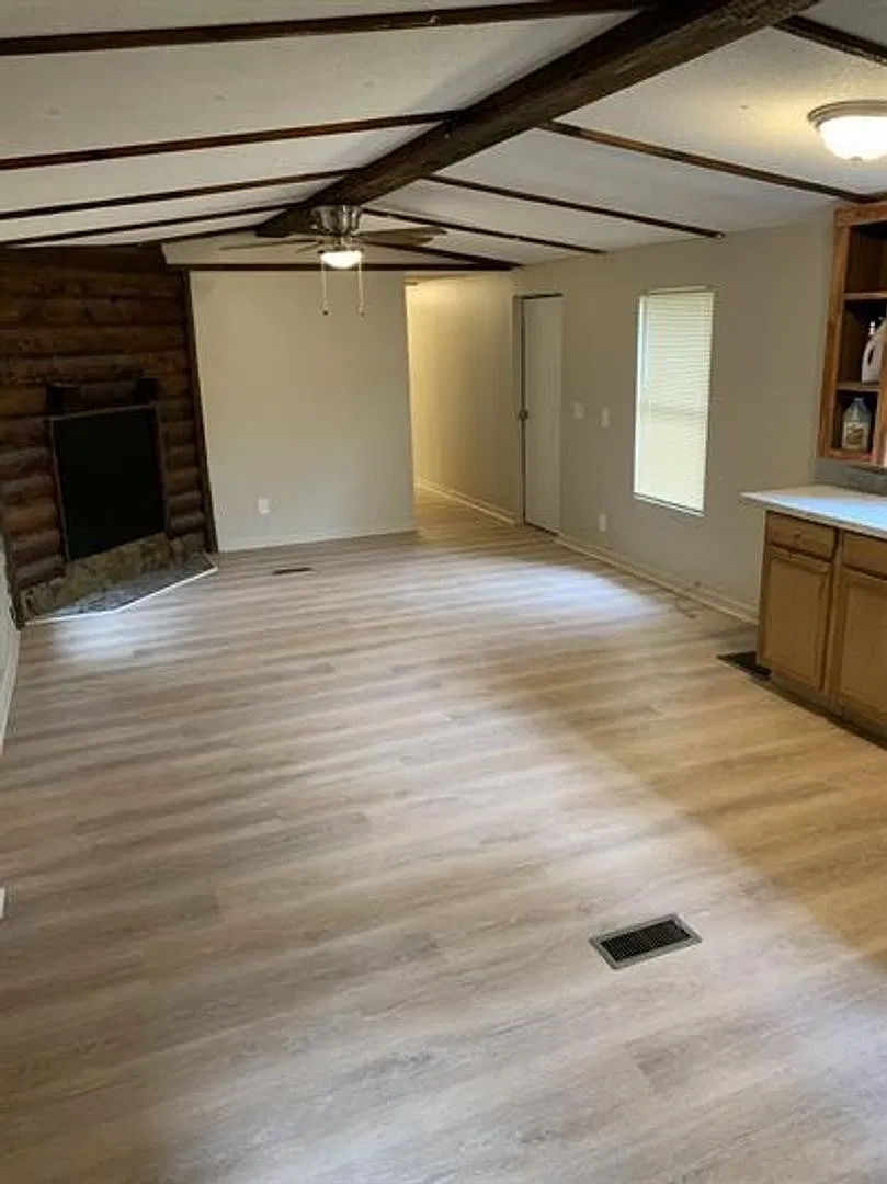 Renovated 3/2 Mobile with large fenced yard — Photo 4