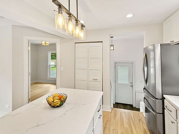 4th image of 619 1st St #1
