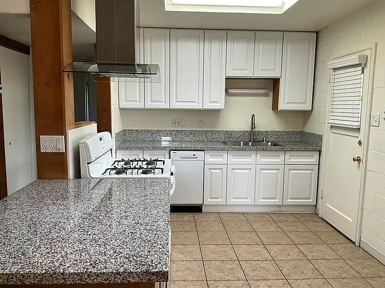 231 Market St — Photo 4