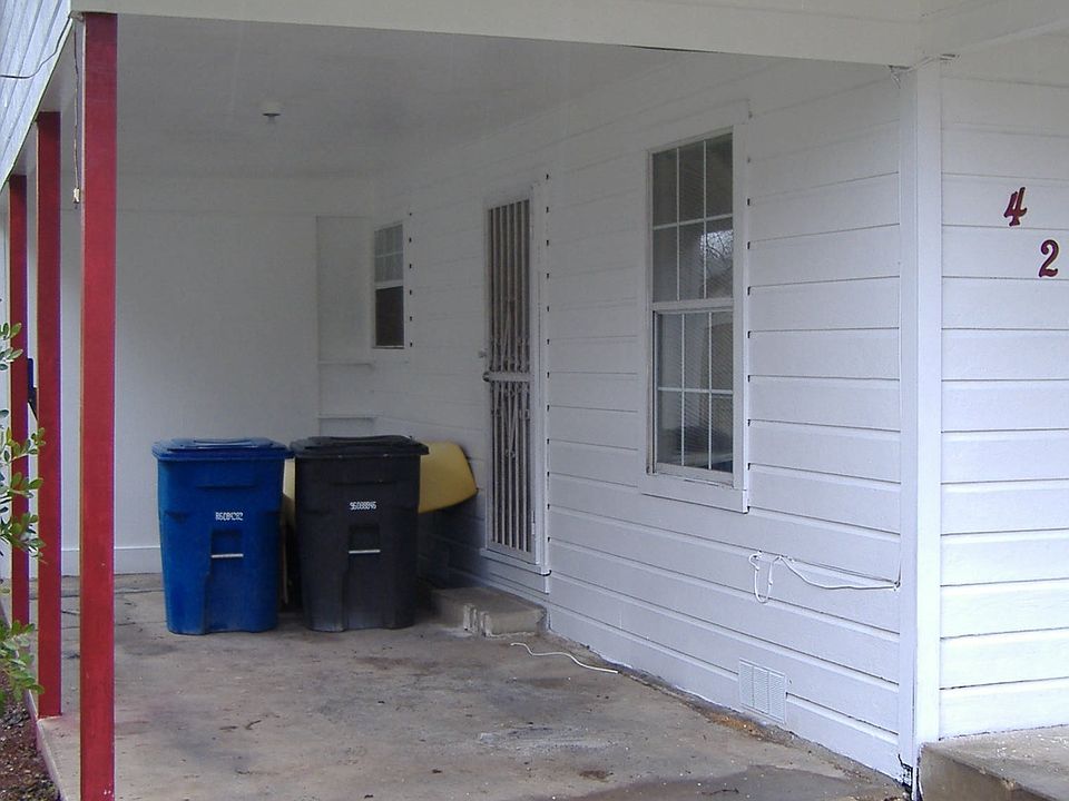 2nd image of 423 Dorie St