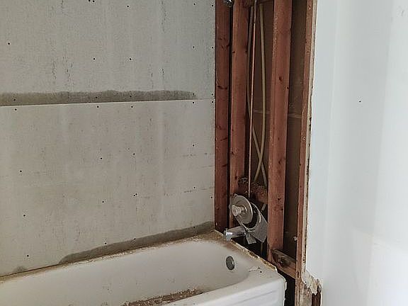 4th image of 2337 Tom Jones St