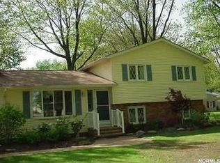 1 Nepahwin Rd, Timberlake, OH 44095