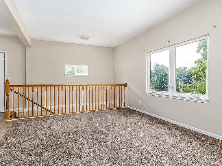 1043 Edina St — Photo 8