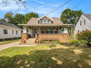1013 Oaklawn St NE, Grand Rapids, MI 49505