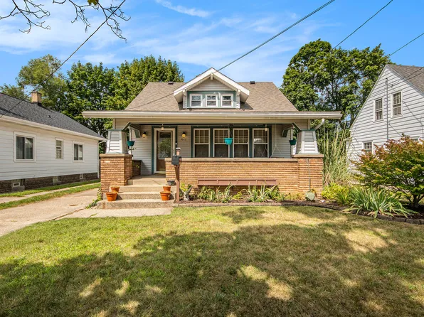 1013 Oaklawn St NE, Grand Rapids, MI 49505