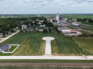 9 Wall Circle Dr, Hampton, NE 68843