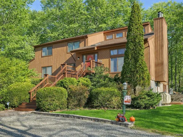 31 Powder Horn Road, Cortlandt Manor, NY 10567