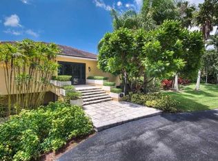 70 Casuarina Conc, Coral Gables, FL 33143