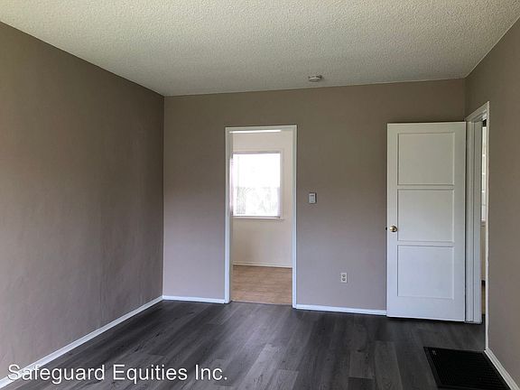 3rd image of 4856 N Lakewood Blvd