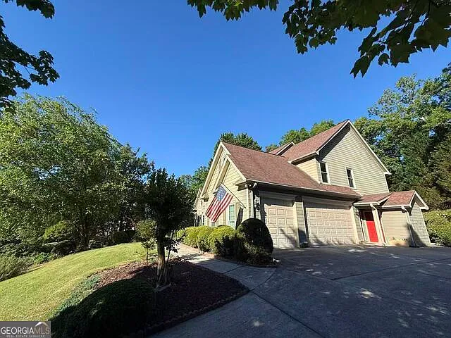 4 bed, 3.5 bath, 3200 sqft, $2,850 — Photo 2