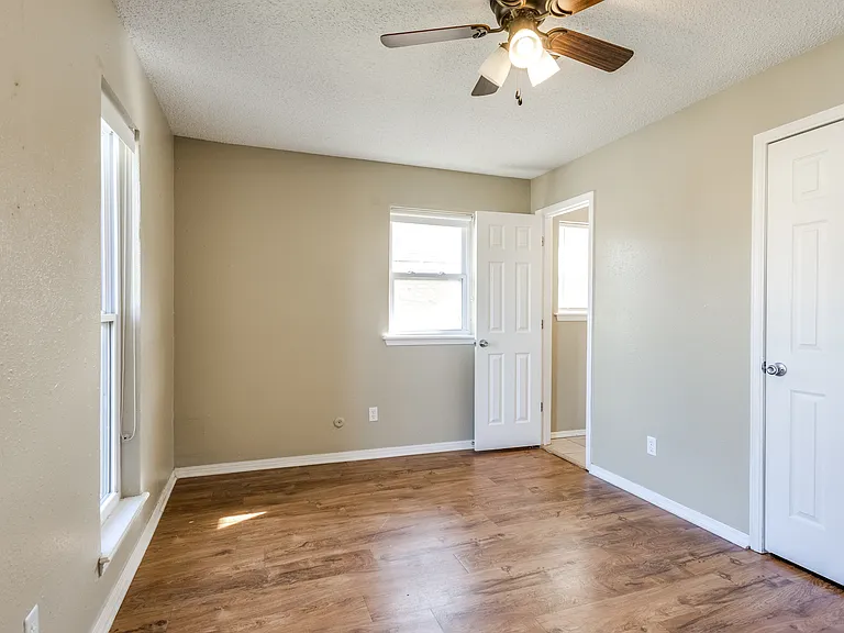 645 Lloyd Ave — Photo 31