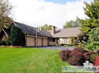 20096 Park Hill Dr, Deer Park, IL 60010