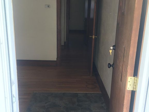 4th image of 213 Palatine Ave