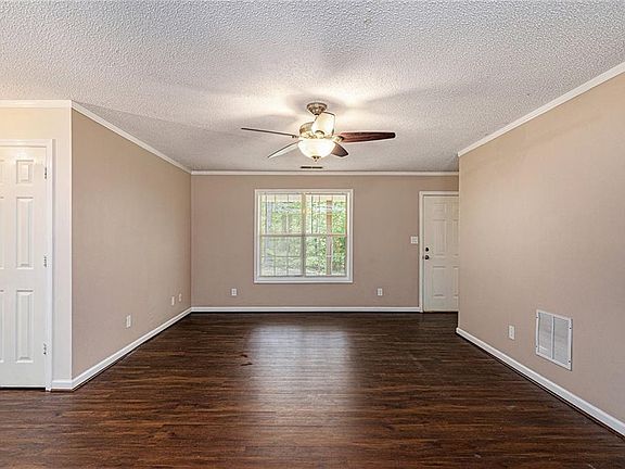 3rd image of 5440 Crest Hwy