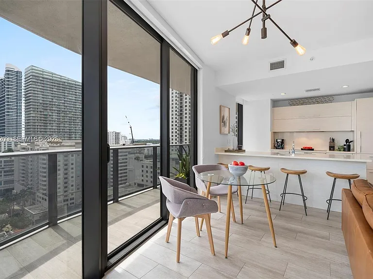 45 SW 9th St #1403 — Photo 8
