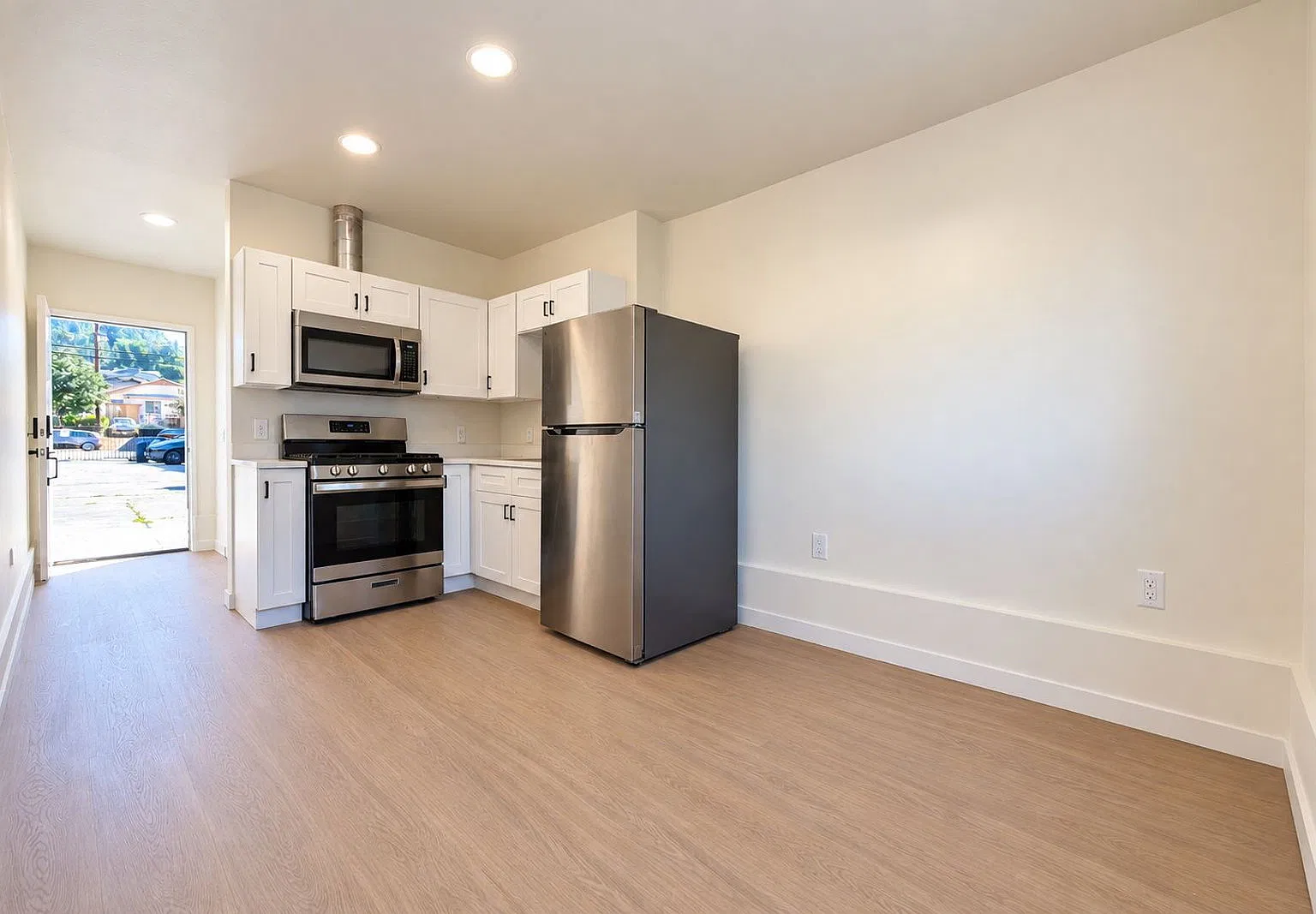 Studio, 1.0 bath, 285 sqft, $1,500 — Photo 3